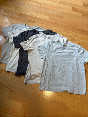 Lot of 5 Women’s Oragnic Cotton Ardene Basic Crew Neck T-Shirt Pack